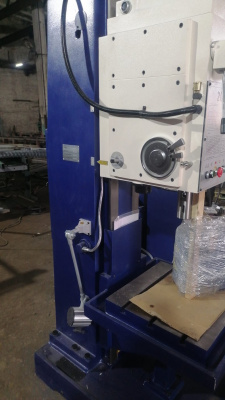 Вертикально-сверлильный станок 2С132