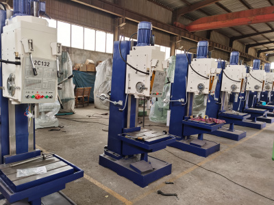 Вертикально-сверлильный станок 2С132