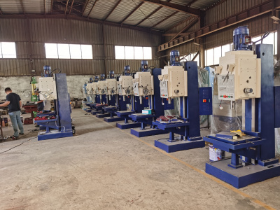 Вертикально-сверлильный станок 2С132