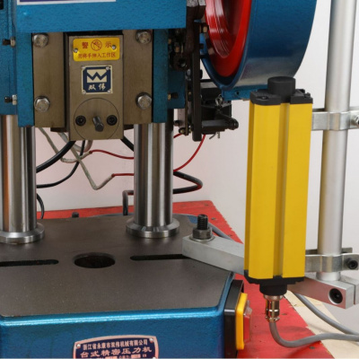 Пробивной пресс JB04-1.5T LBS