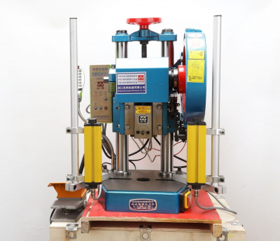 Пробивной пресс JB04-1.5T LBS